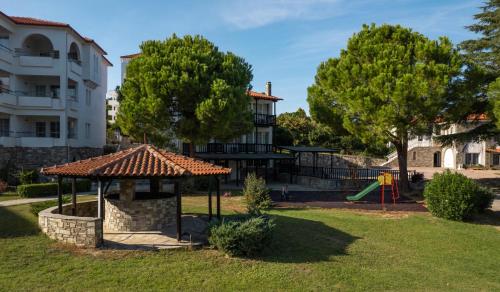 Alexander the Great Beach Hotel - image 11