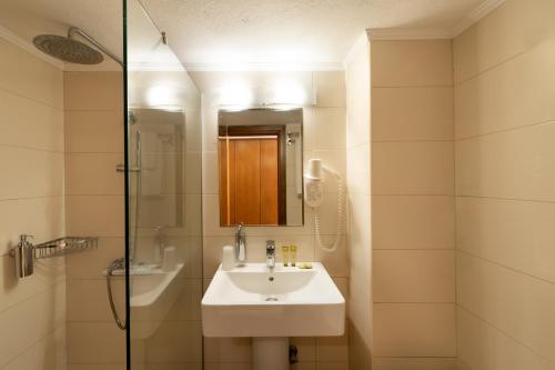 Alexander the Great Beach Hotel - image 4