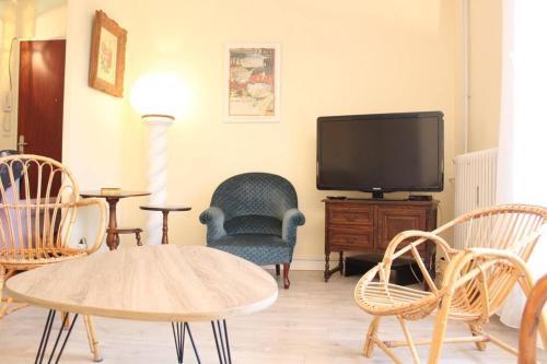 One-Bedroom Apartment room in Appt 2 pièces LA ROCHELLE - LR180-055