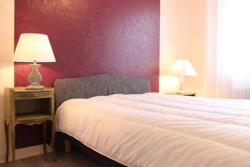 One-Bedroom Apartment image 5