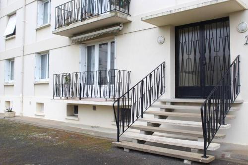 One-Bedroom Apartment image 2
