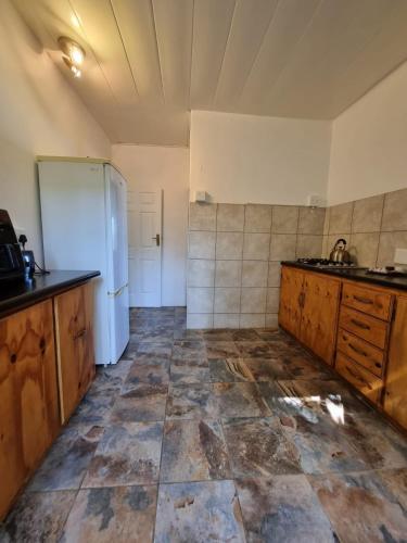 Kitchen, East London - Airport - Birder Paradise Units in Kidd's Beach