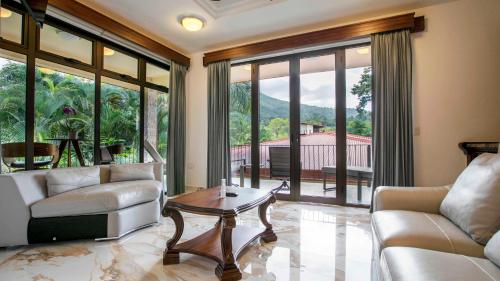 נוף, Paradise Hot Springs - Thermal Water & Volcano Views in לה פורטונה