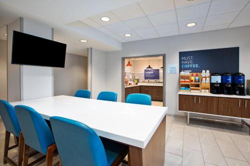 Holiday Inn Express Fremont an IHG Hotel - image 2