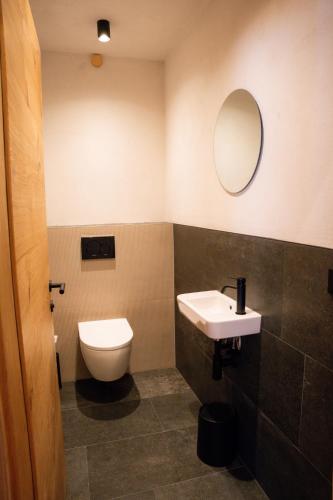 2 bedrooms, 3 beds