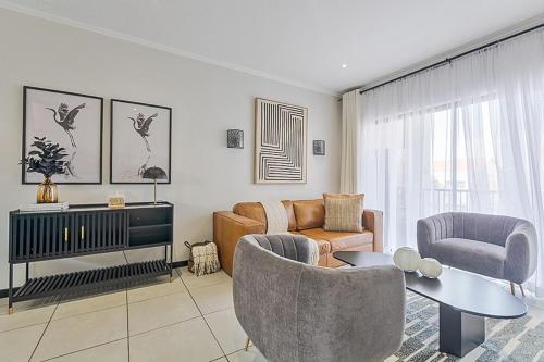Quiet & Cozy 2 BR Retreat FREE Gym and Pool Access, Sandton