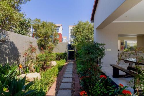 Quiet & Cozy 2 BR Retreat FREE Gym and Pool Access, Sandton (foto 3)