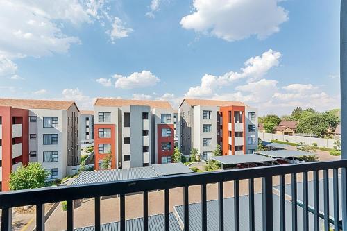 Quiet & Cozy 2 BR Retreat FREE Gym and Pool Access, Sandton (foto 8)