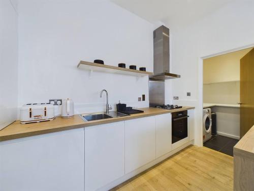 Pass the Keys Stylish 4-Bed3-Bath in Shoreditch - image 7