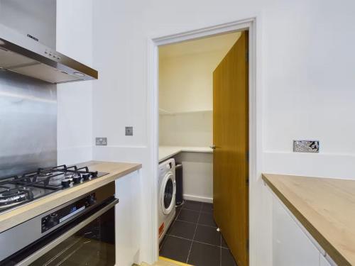 Pass the Keys Stylish 4-Bed3-Bath in Shoreditch - image 11