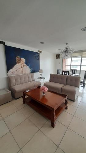 Depto de Lujo en Equipetrol en un solo piso, a 2 cuadras del Hotel Los Tajibos