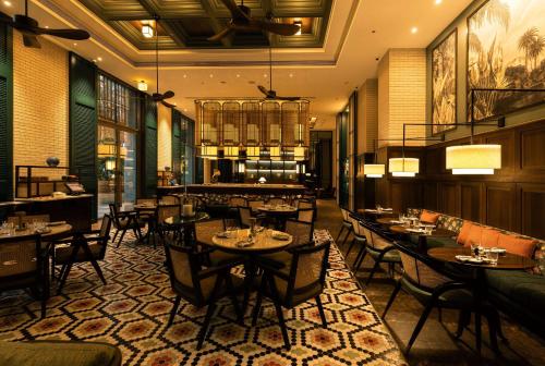 Restaurant, Radisson Blu Hotel & Spa, Nashik in Pathardi Phata