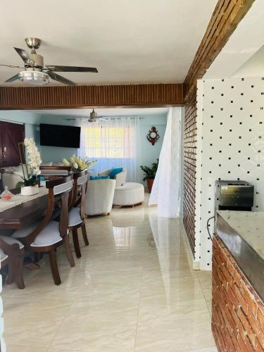 Villa Rosa Bella Perfect for families or groups in Las Calderas