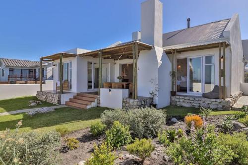 Patogumai, Efcharisto Seaside Cottage - Lower Beach Road in Kleinmondas