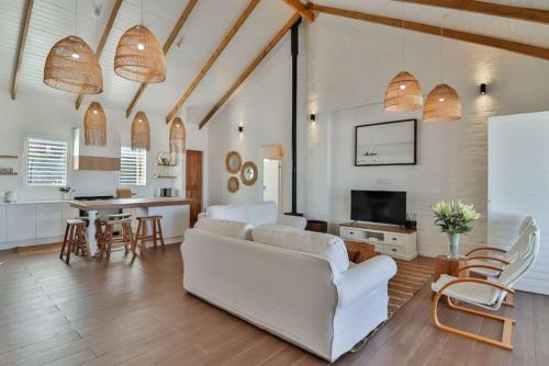 Patogumai, Efcharisto Seaside Cottage - Lower Beach Road in Kleinmondas