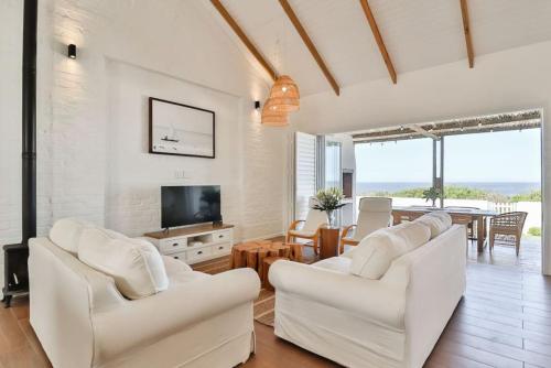 Patogumai, Efcharisto Seaside Cottage - Lower Beach Road in Kleinmondas