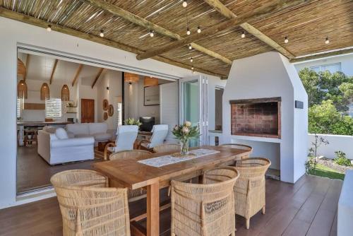 Patogumai, Efcharisto Seaside Cottage - Lower Beach Road in Kleinmondas