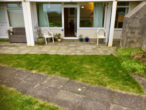 Rustic Apartment with Sea Views Rustic Apartment with Sea Views