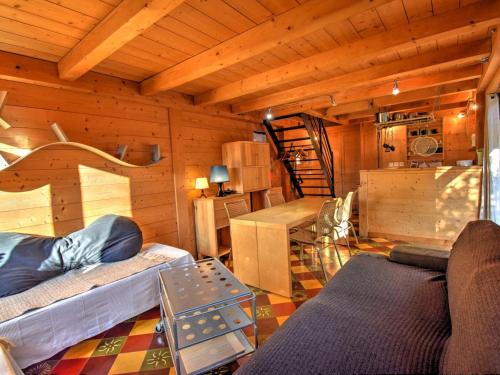 Chalet charmant avec terrasse au pied du Pleney, proche centre et parking - FR-1-524-89 in Les Fys