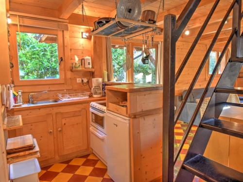 Chalet charmant avec terrasse au pied du Pleney, proche centre et parking - FR-1-524-89 in Les Fys