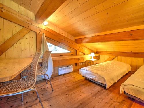 Chalet charmant avec terrasse au pied du Pleney, proche centre et parking - FR-1-524-89 in Les Fys