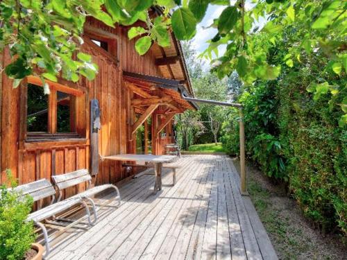 Chalet charmant avec terrasse au pied du Pleney, proche centre et parking - FR-1-524-89 in Les Fys