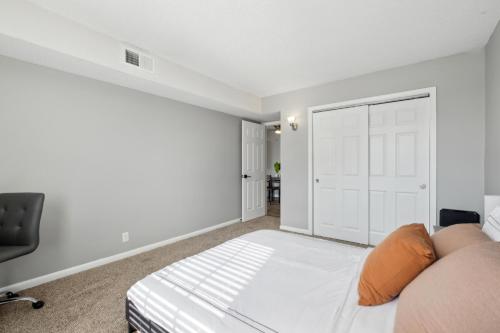 Brentwood C2 I Cozy & Comfy I 2bd I Free Parking