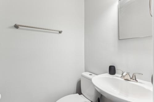 Brentwood U10 I Cozy & Comfy I 2bd I Free Parking