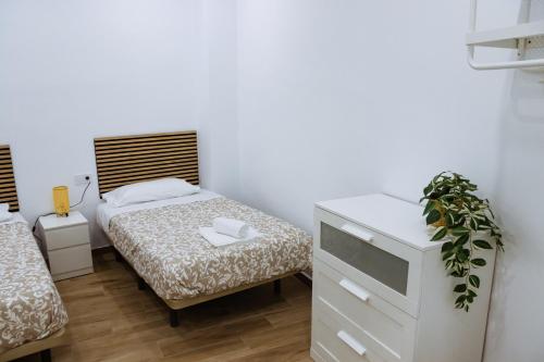Triana Riverside Room Type - Standard Twin Room with Shared Bathroom