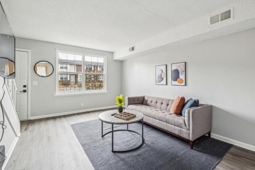 Brentwood U9 I Cozy & Comfy I 2bd I Free Parking