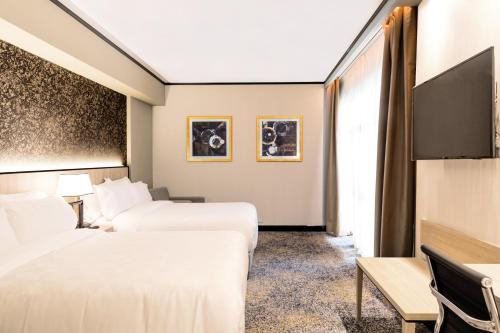 Standard Room with Two Queen Beds image 5