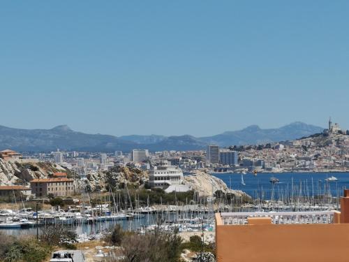 Balcony/terrace, ILE du FRIOUL feerique 102m2 8p superbe appartement VUE MER 3 terrasses plage a pied in Les Iles