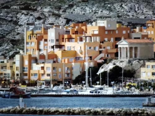 ILE du FRIOUL feerique 102m2 8p superbe appartement VUE MER 3 terrasses plage a pied in Les Iles