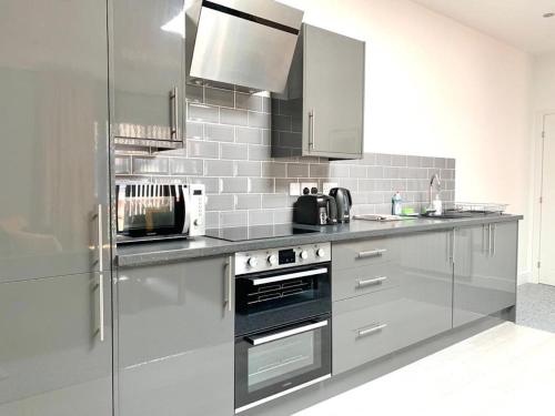 Kitchen, Premium Apartments Thatcham Broadway in Thatcham