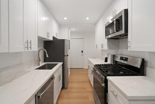 2BR Plus Bonus Room with Pool Access Near Universal Studios, Los Angeles (fotografie 7)