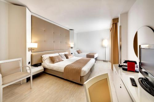 Mediterraneo Palace Hotel - image 11