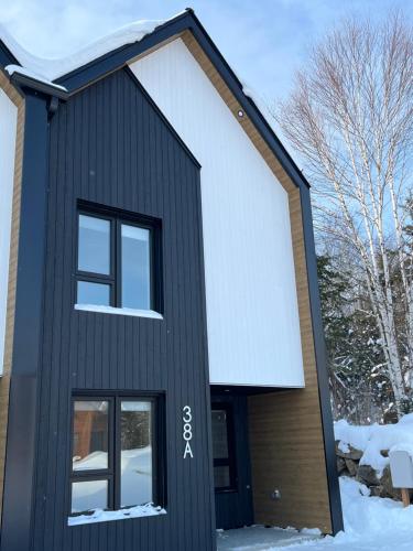 Viesnīcas āriene, Chalet Les 3 Versants Mont-Edouard 38A in Lensendžīna (QC)