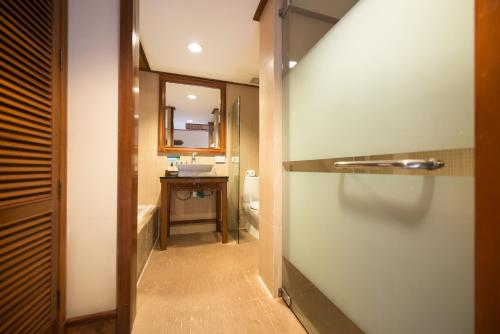 room detail thumbnail 2