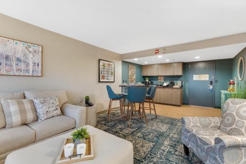 Four Points by Sheraton Boston Newton - image 6