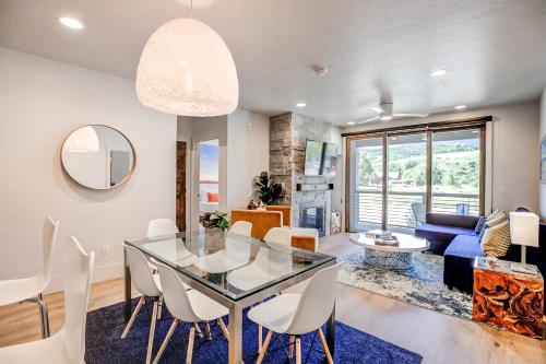 Blue River Flats Condo - Beautiful Silverthorne Getaway in Silverthorne, USA
