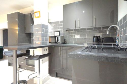 Kitchen, Premium Apartments Thatcham Broadway in Thatcham