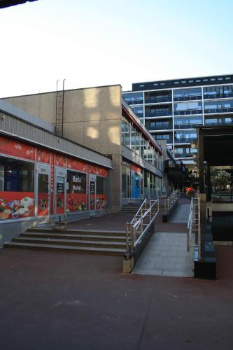 ทัศนียภาพภายนอกโรงแรม, Air conditioned condo downtown with lake view in แฮมีนลินนา