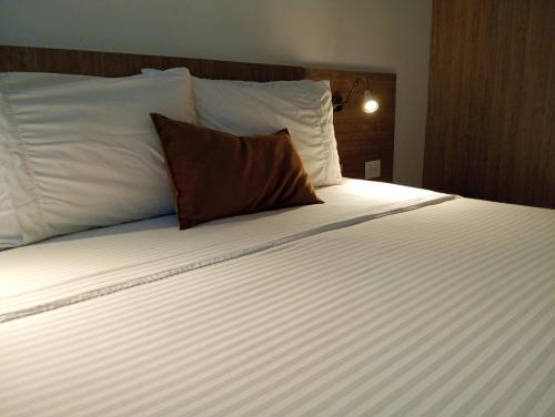 646244530 Hotel Lomas 10 Medellin by DICO