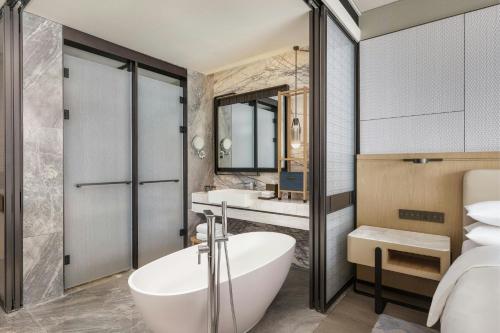 room detail thumbnail 2