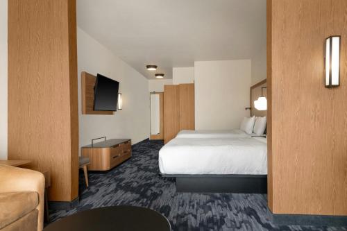 Fairfield by Marriott Inn & Suites Kansas City at The Legends in Kansas City, USA