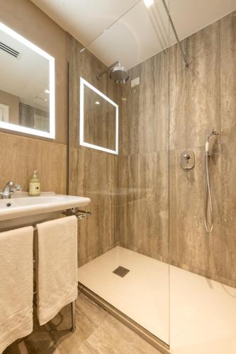 Superior Double Room image 3
