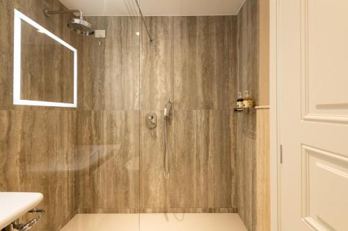 Superior Double Room image 5