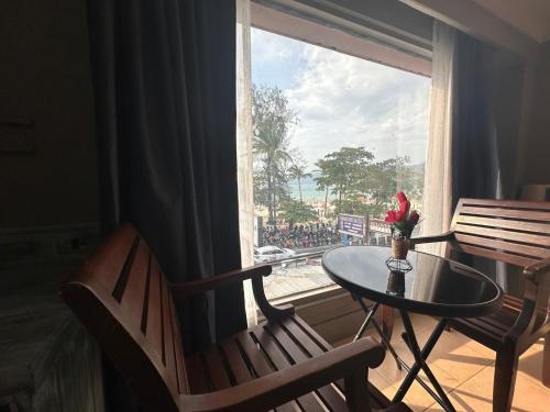 ザ タクシム パトン ビーチ ホテル (The Taksim Patong Beach Hotel) in プーケット