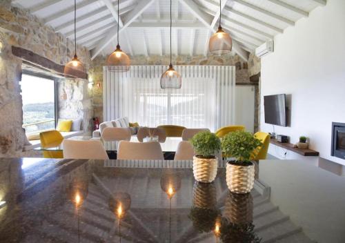 Casa do Sobreiro / Casas de Basto in เซโลริโก เด บาสโต