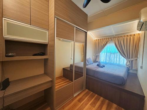 Cheap! New 1-7 Pax @ PJ Town area Easy Parking